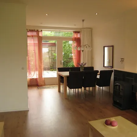 Charming By The Casa de Férias West-Graftdijk