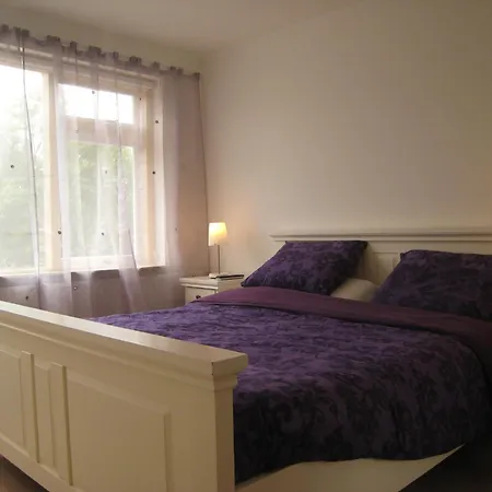 Charming Home By The Lake *