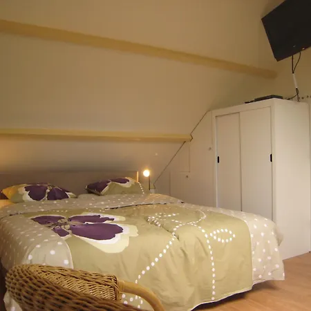 Casa de Férias Charming By The *